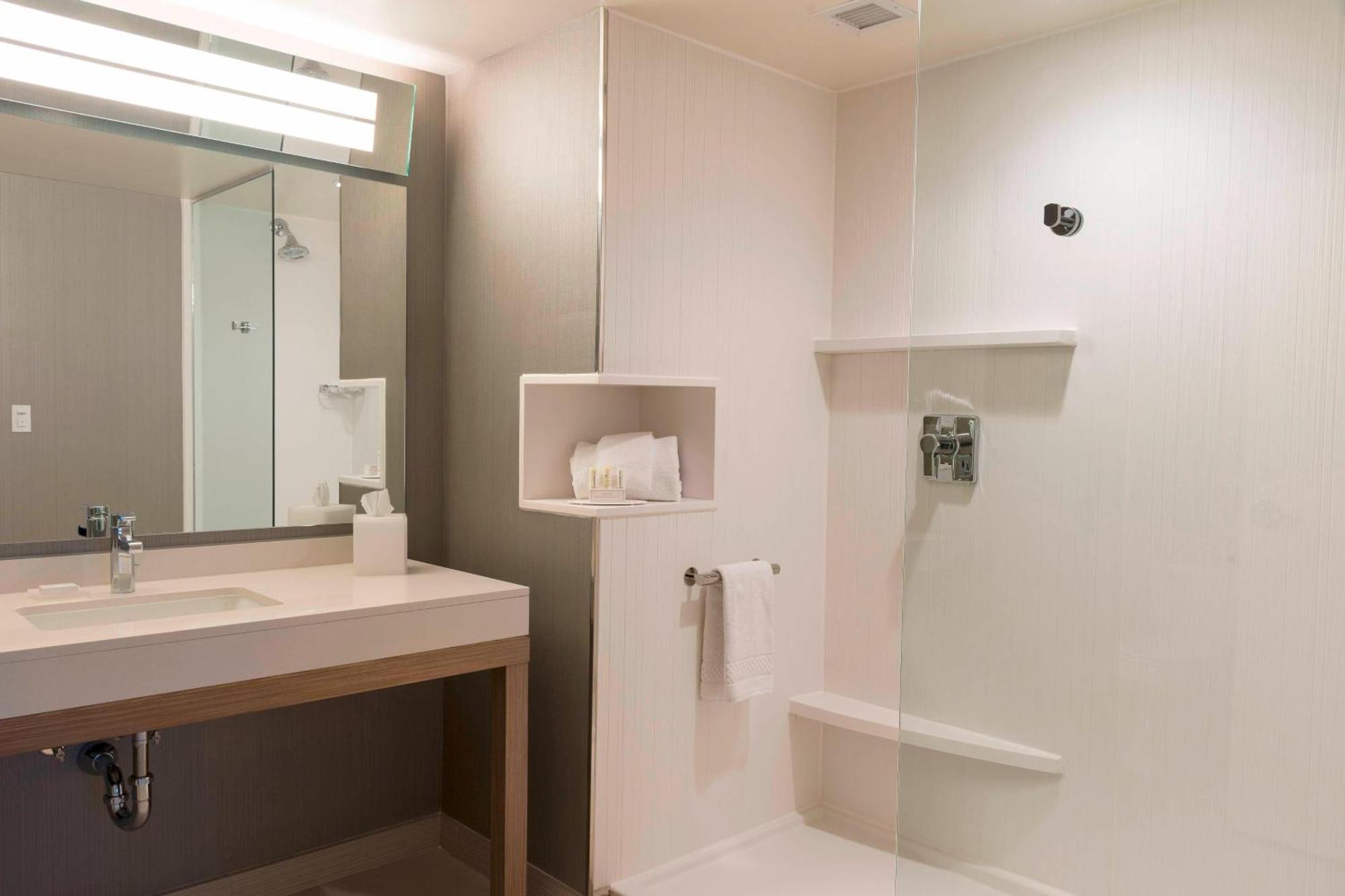 Courtyard By Marriott Mt. Pleasant At Central Michigan University Mount Pleasant Eksteriør billede
