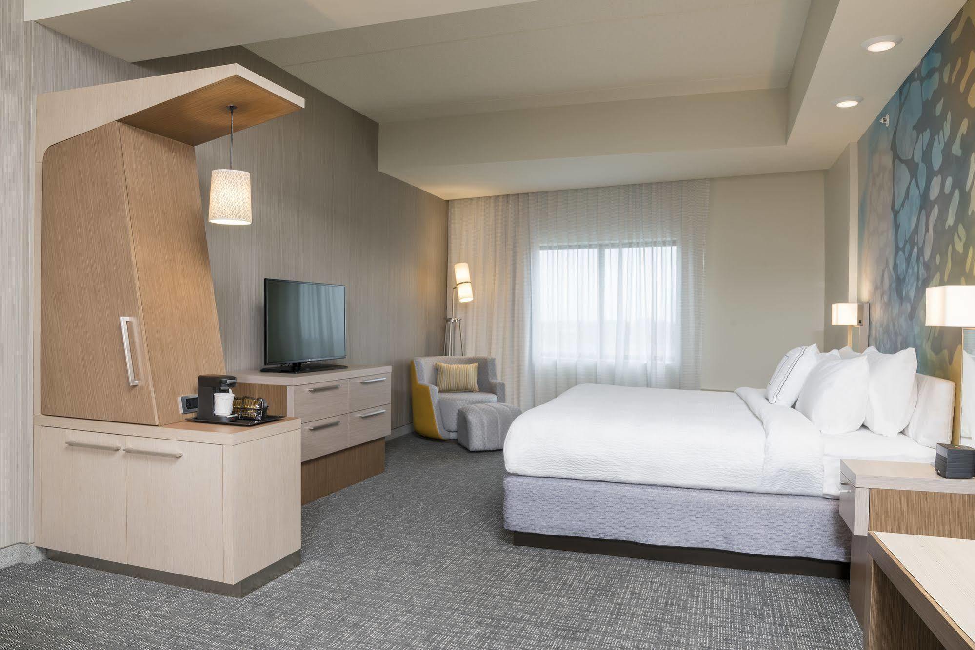 Courtyard By Marriott Mt. Pleasant At Central Michigan University Mount Pleasant Eksteriør billede